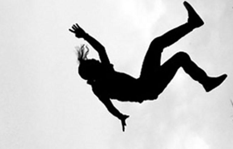 भीरबाट लडेर महिलाको मृत्यु