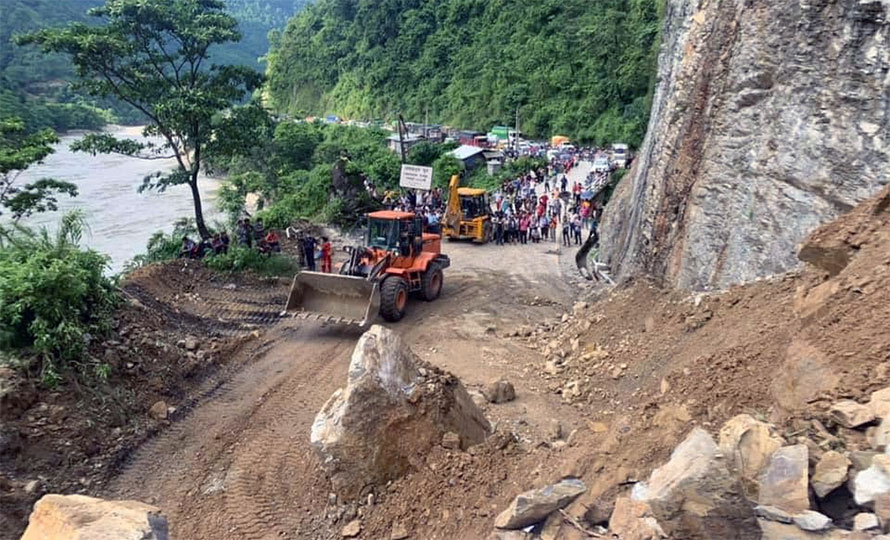 देशभरका नौ सडकखण्ड अवरुद्ध, एक सय ५९ एकतर्फी सञ्चालनमा