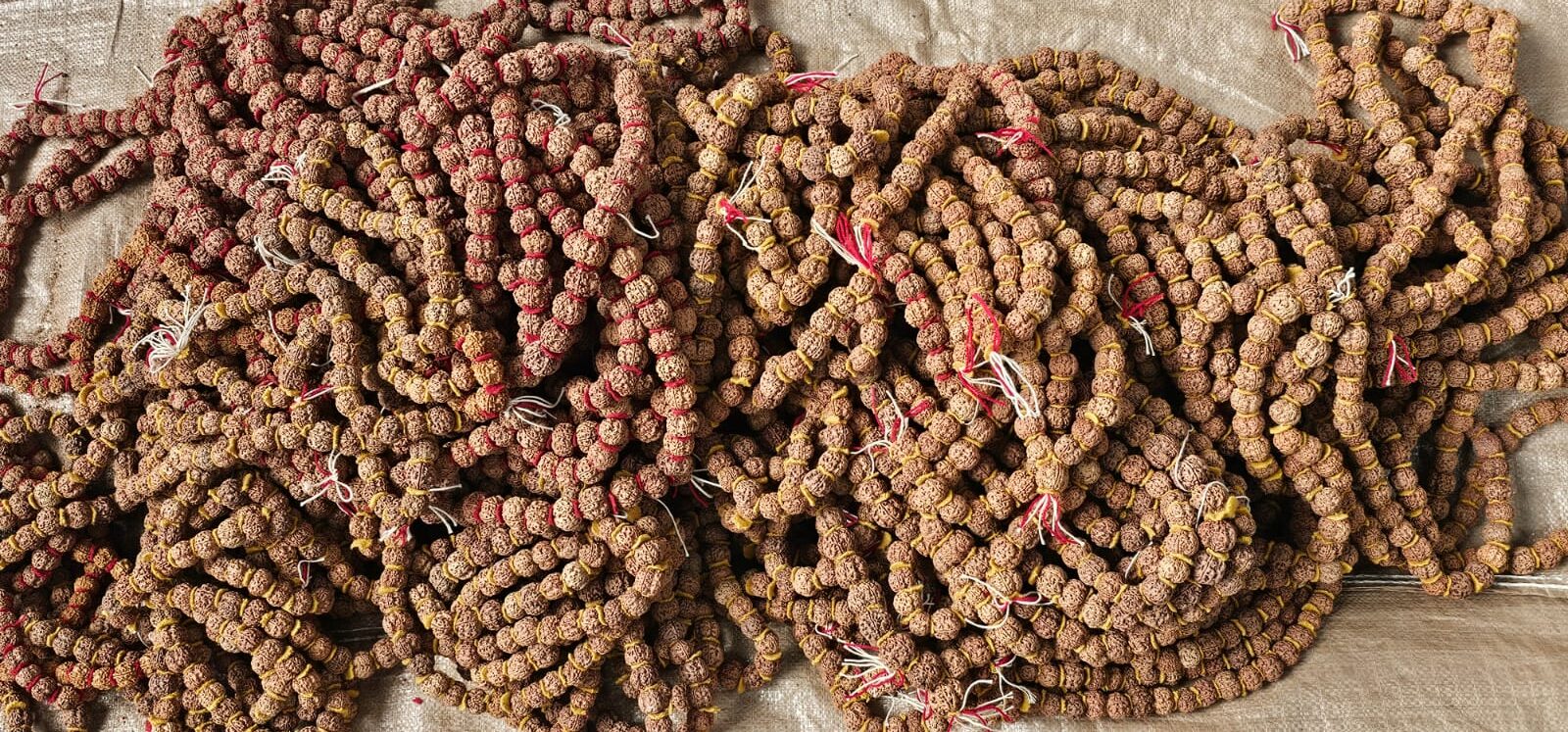 सशस्त्र प्रहरी बल पर्सा द्वारा लाखौं मूल्य बराबरको विभिन्न किसिमका सामानहरु बरामद-