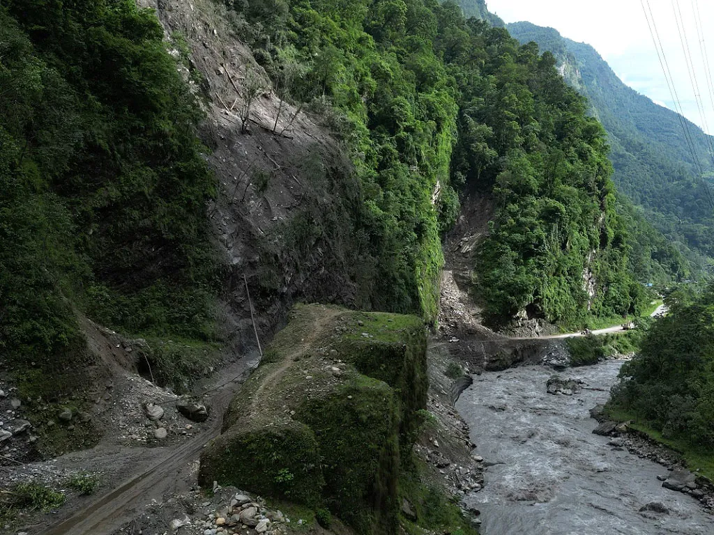 कालीगण्डकी करिडोर : महभिरको पहिरोले दुर्घटनाको जोखिम