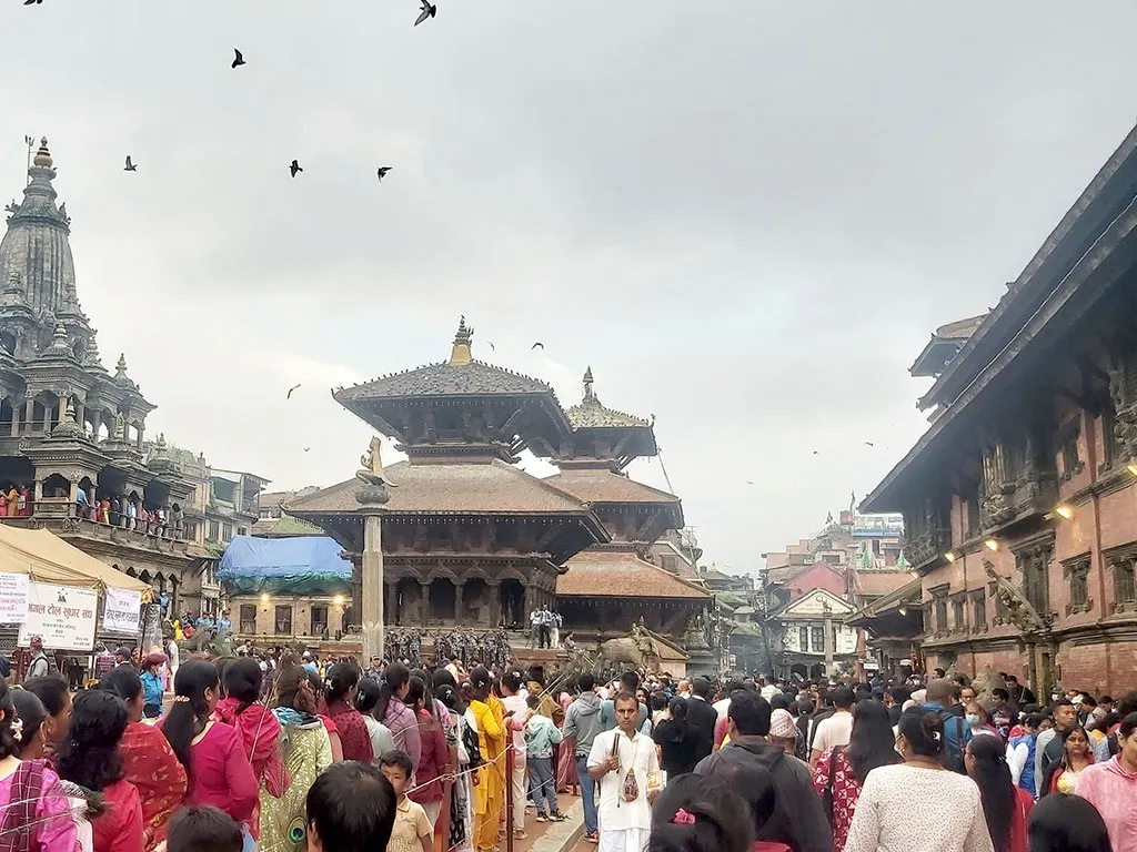 पाटनस्थित कृष्ण मन्दिरमा दर्शनार्थीको घुइँचो