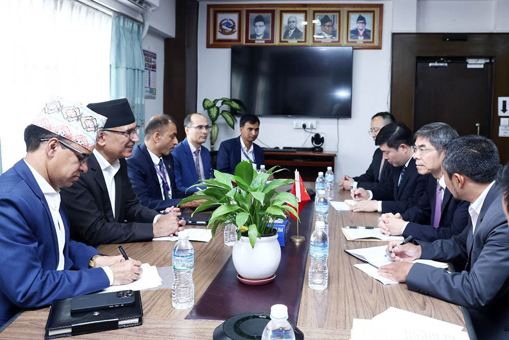 अर्थमन्त्री पौडेल र चीनका उपमन्त्री लिजुनबीच शिष्टाचार भेट