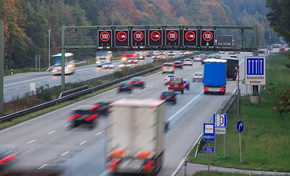 जर्मनीमा अनौठो कानून: नाच्दा जरिवाना, हाइवेमा कारको इन्धन सकिनु पनि अपराध 