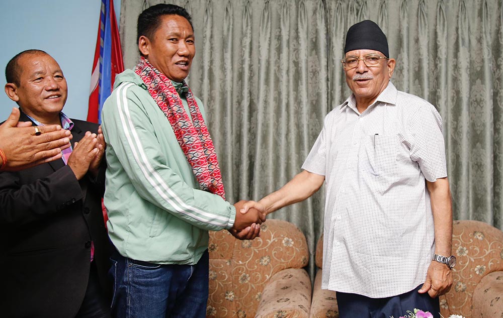 डोल्पाका एमाले नेता माओवादी केन्द्रमा प्रवेश