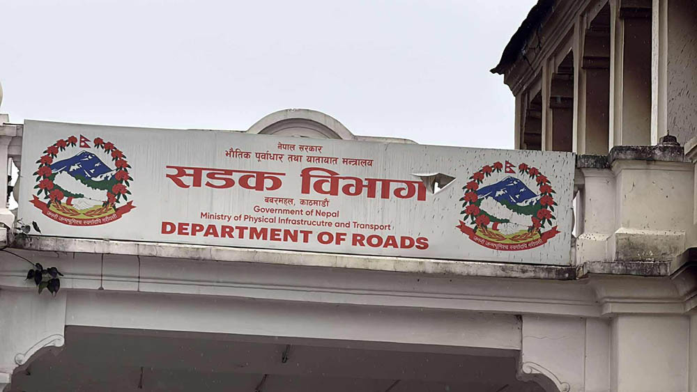 सडक रुग्ण ठेक्का तोड्ने प्रक्रिया सुरु, १७ वटा ठेक्का तोडिंदै