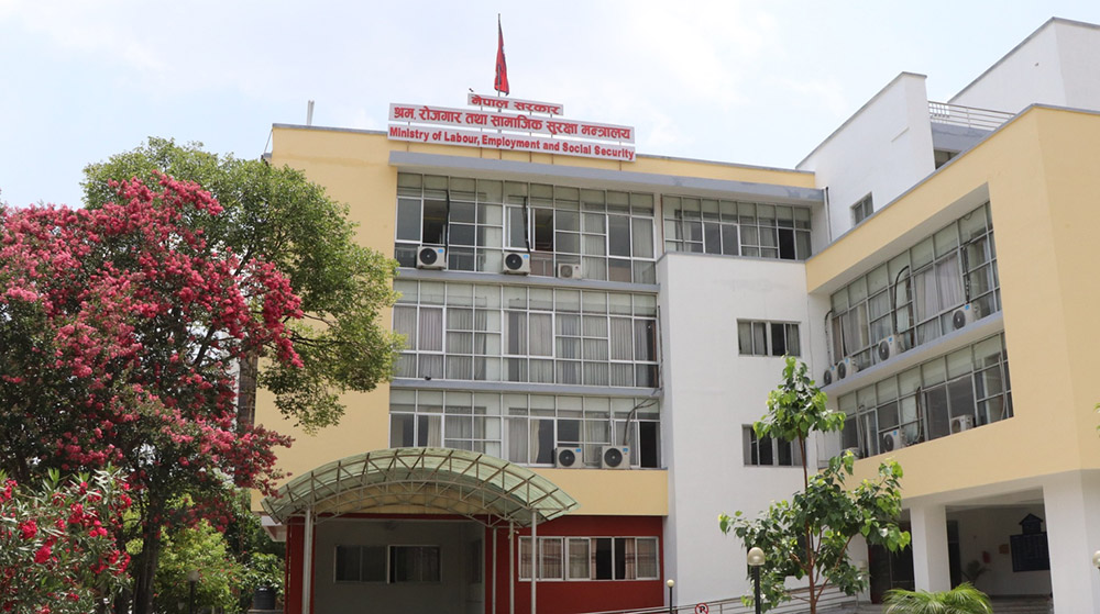 इराकमा नयाँ श्रमिक पठाउन स्वीकृति नदिएको श्रम मन्त्रालयको स्पष्टोक्ति