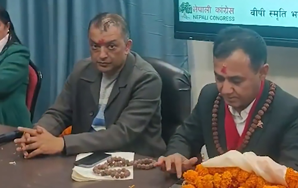 काँग्रेस केन्द्रीय समिति बैठकमा गगन थापाले आफ्नो धारणा राख्दै