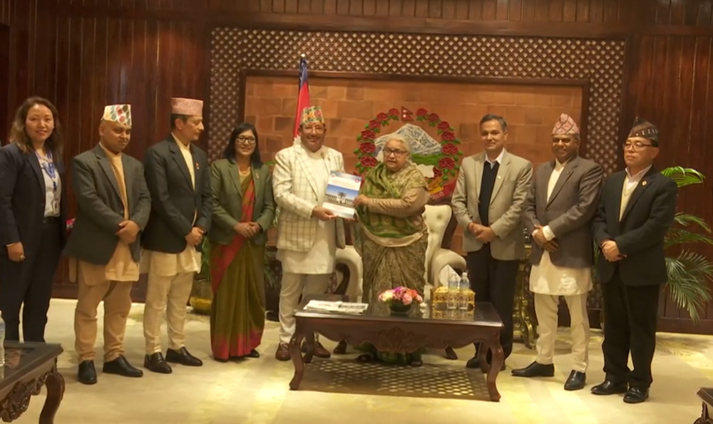 प्रधानमन्त्री कार्कीसँग निर्वाचन आयोगका पदाधिकारी तथा कर्मचारीको भेटवार्ता