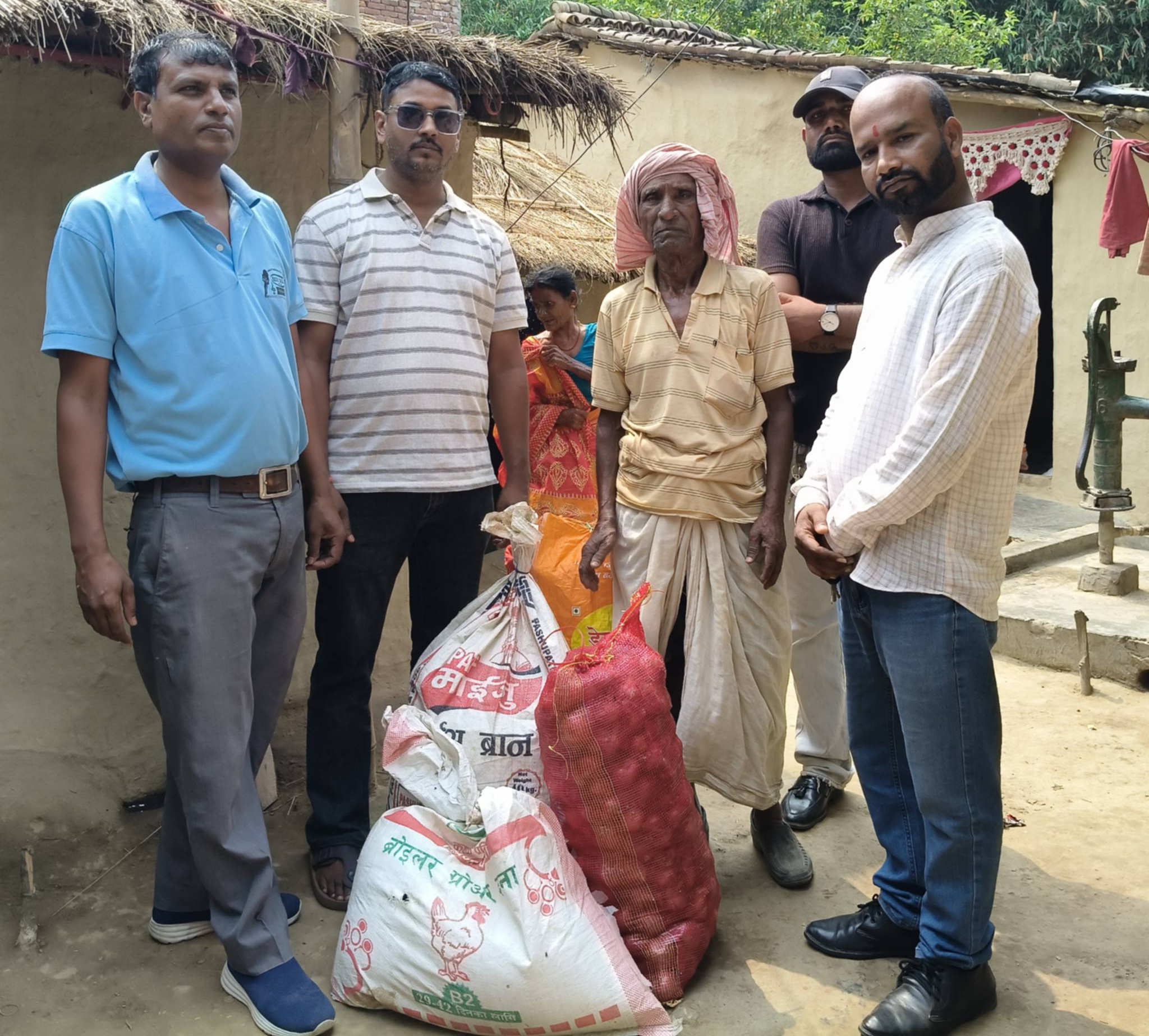 भवानीपुर का कुर्मी परिवारको विवाहमा कानु युथको सहयोग, २५ हजार बराबरको खाद्य सामग्री हस्तान्तरण-