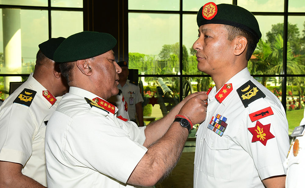 प्रधान सेनापतिबाट दर्ज्यानी चिन्ह प्रदान