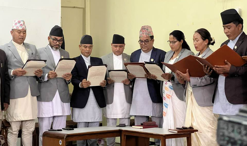 गण्डकीको मन्त्रिपरिषद पुनर्गठन, नयाँ आठ मन्त्रीले लिए शपथ