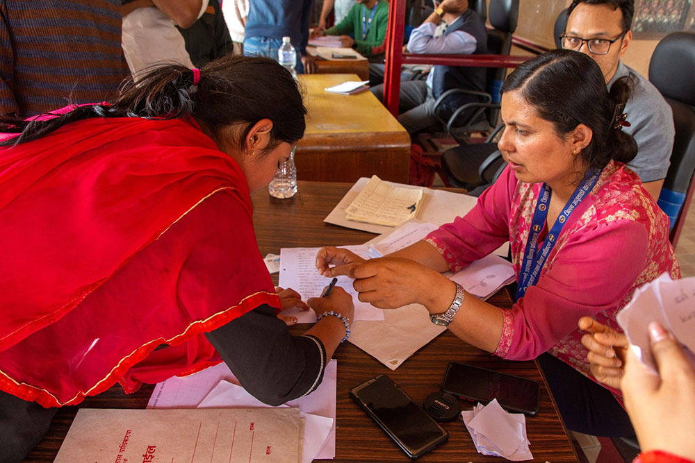 सुकुम्बासीहरुको स्क्रिनिङ्सँगै स्वास्थ्य जाँच तथा परामर्श दिइदै