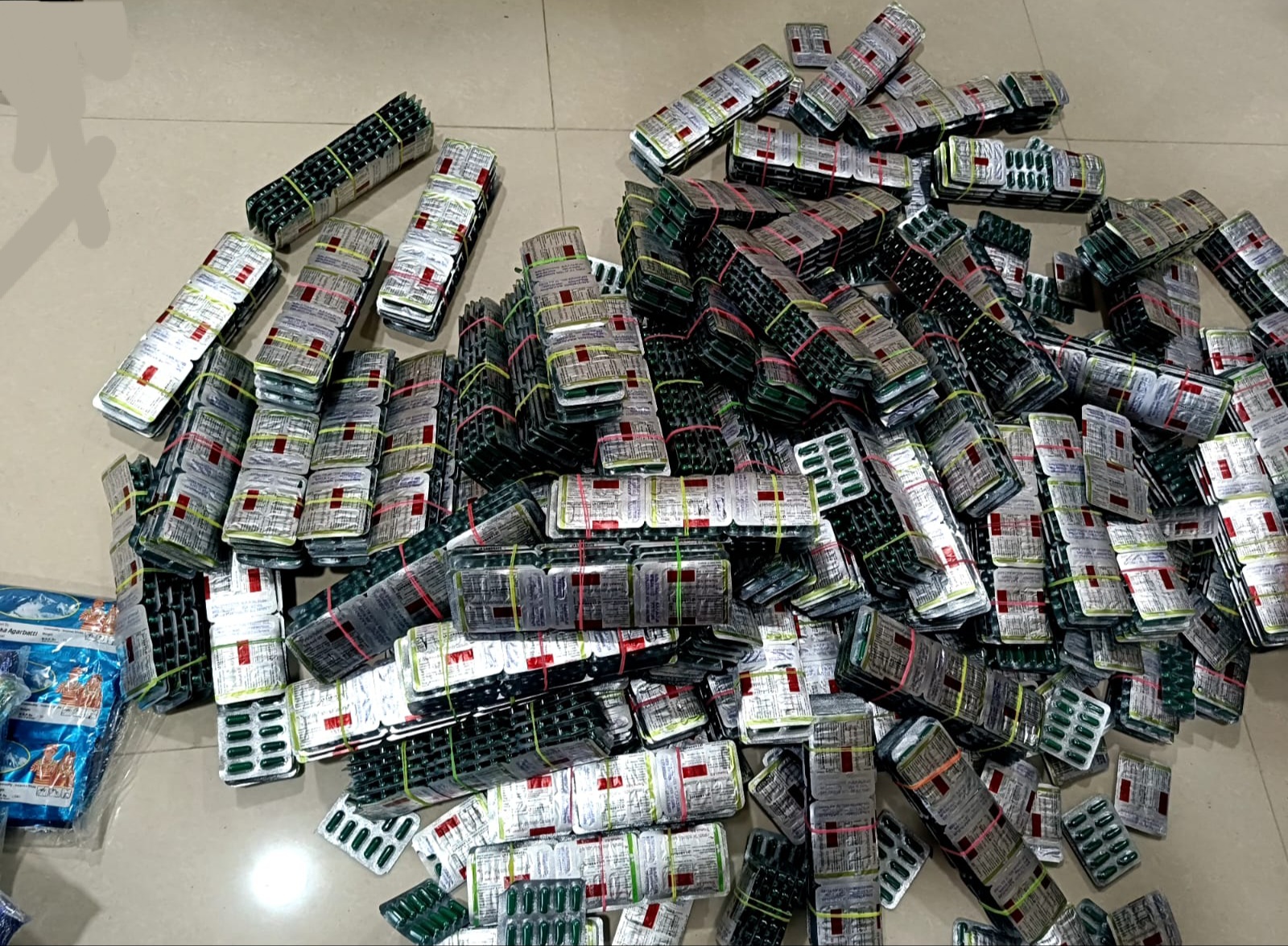 पर्सा प्रहरी द्वारा प्रतिबन्धित लागु औषध सहित ट्रक र चालक नियन्त्रण-