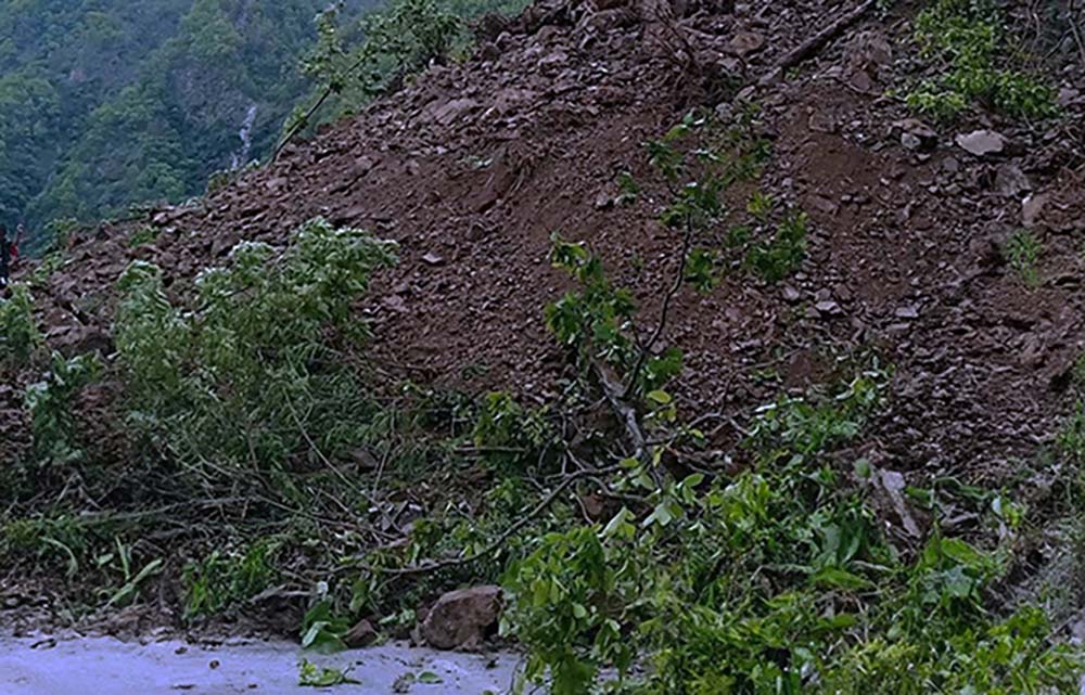 मुग्लिङ-नारायणगढ सडक खण्ड अवरुद्ध